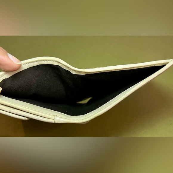 Gucci Beige Monogram Wallet - GUC - Picture 6 of 11